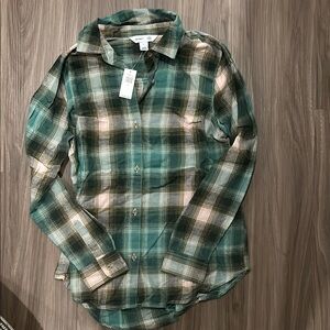 The Classic Shirt Women’s Plaid Button Down